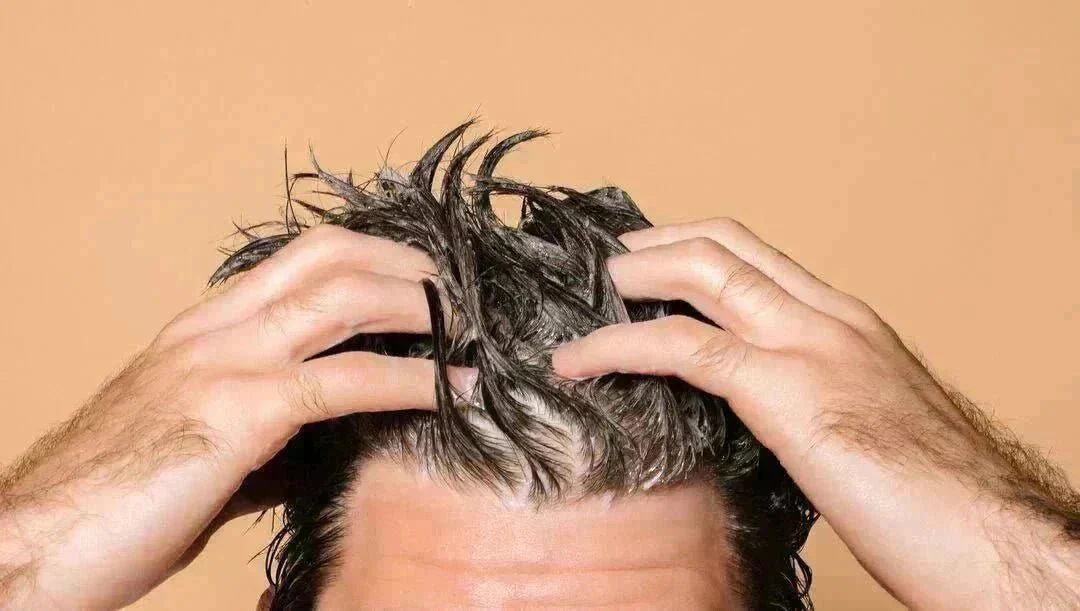 Olaplex No 4 Bond Maintenance Shampoo 250ml - Image 3